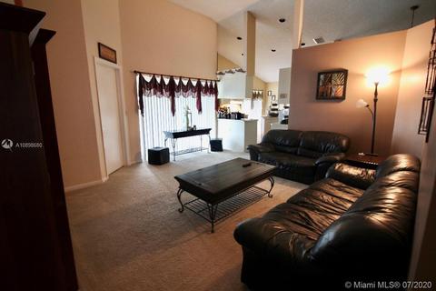 5324 Pine Cir, Coral Springs, FL 33067 photo 4
