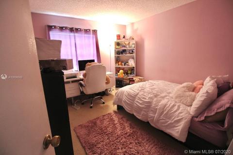 5324 Pine Cir, Coral Springs, FL 33067 photo 10