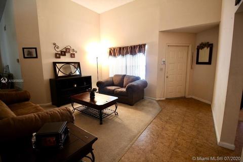 5324 Pine Cir, Coral Springs, FL 33067 photo 3