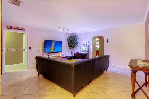 7403 Twin Sabal Dr, Miami Lakes, FL 33014 photo 2