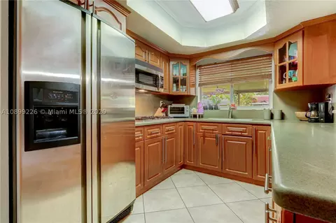 7403 Twin Sabal Dr, Miami Lakes, FL 33014 photo 6
