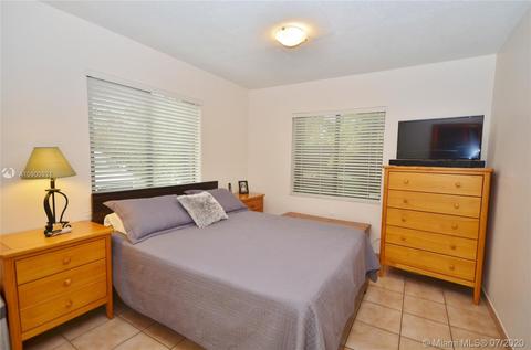 631 NE 2nd Pl, Hialeah, FL 33010 photo 8