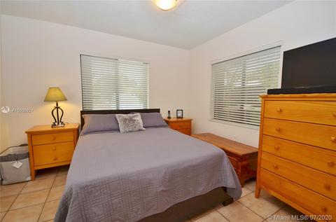 631 NE 2nd Pl, Hialeah, FL 33010 photo 9