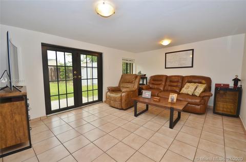 631 NE 2nd Pl, Hialeah, FL 33010 photo 17