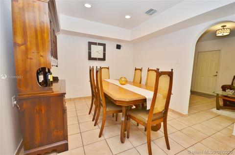 631 NE 2nd Pl, Hialeah, FL 33010 photo 13