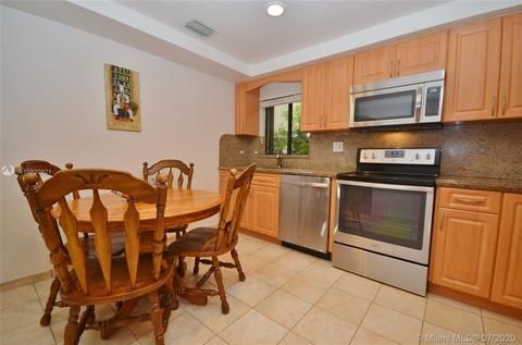 631 NE 2nd Pl, Hialeah, FL 33010 photo 15
