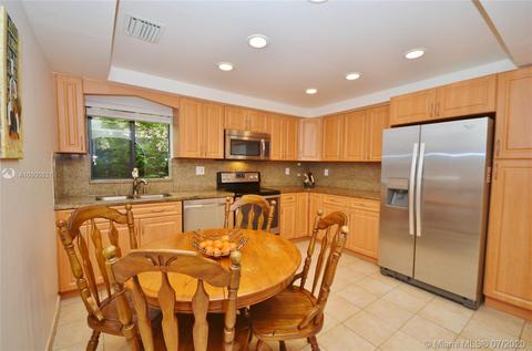 631 NE 2nd Pl, Hialeah, FL 33010 photo 14