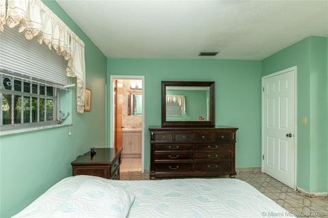 710 SE 8th Pl, Hialeah, FL 33010 photo 21