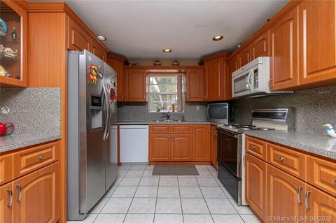 710 SE 8th Pl, Hialeah, FL 33010 photo 16