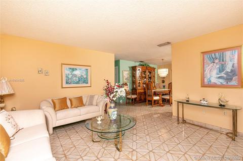 710 SE 8th Pl, Hialeah, FL 33010 photo 5