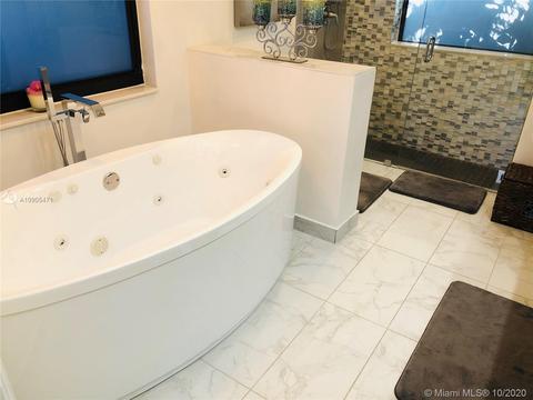 1043 Deerpath Ct, Weston, FL 33326 photo 12