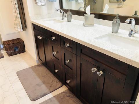 1043 Deerpath Ct, Weston, FL 33326 photo 9