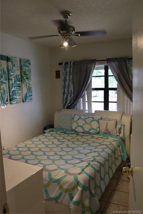 530 E 53rd St, Hialeah, FL 33013 photo 4