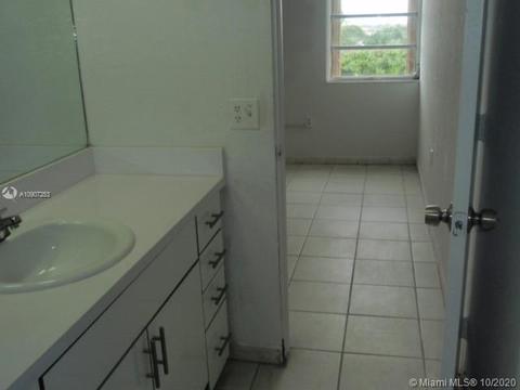 1900 W 68th St #A405, Hialeah, FL 33014 photo 22