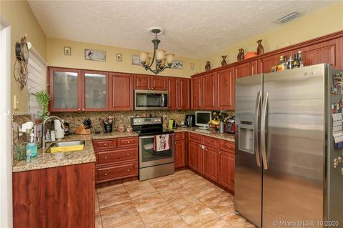 621 E 53rd St, Hialeah, FL 33013 photo 18