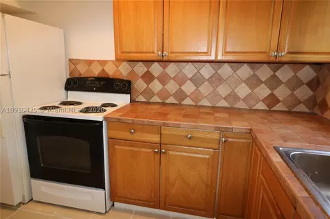 20 Alhambra Cir #6, Coral Gables, FL 33134 photo 8