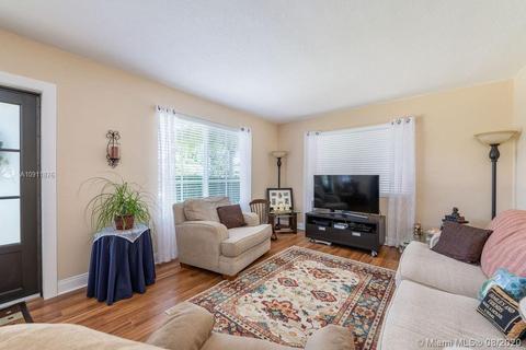 660 W 73rd Pl, Hialeah, FL 33014 photo 5