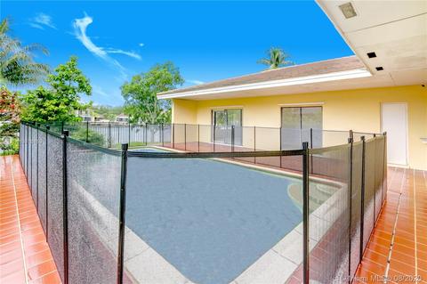 8490 Dundee Ter, Miami Lakes, FL 33016 photo 17