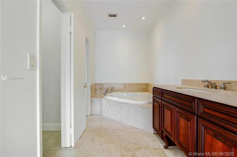 8490 Dundee Ter, Miami Lakes, FL 33016 photo 15
