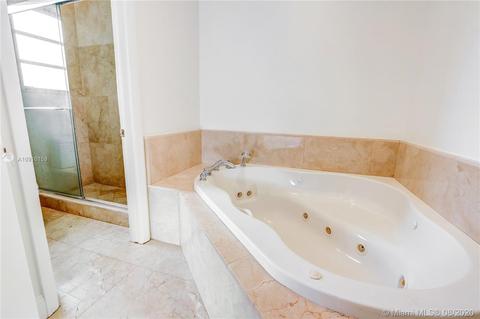 8490 Dundee Ter, Miami Lakes, FL 33016 photo 14