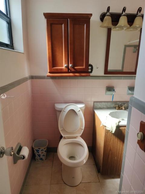 21 E 52nd Pl, Hialeah, FL 33013 photo 4