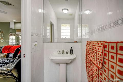 8533 NW 164th St, Miami Lakes, FL 33016 photo 20