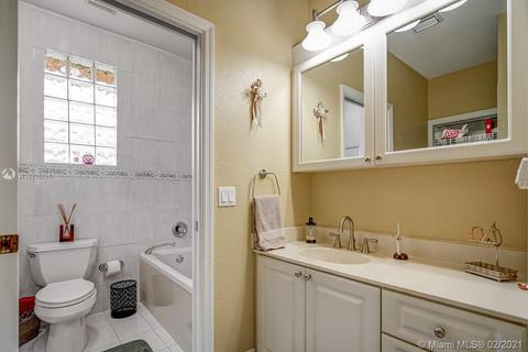 8533 NW 164th St, Miami Lakes, FL 33016 photo 32