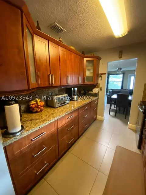 727 E 41st St, Hialeah, FL 33013 photo 6