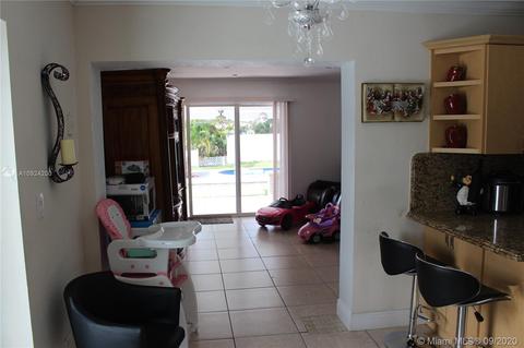 911 E 52nd St, Hialeah, FL 33013 photo 11