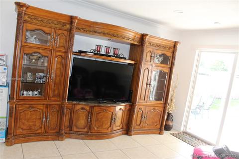 911 E 52nd St, Hialeah, FL 33013 photo 13