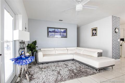 752 SE 8th Pl, Hialeah, FL 33010 photo 4