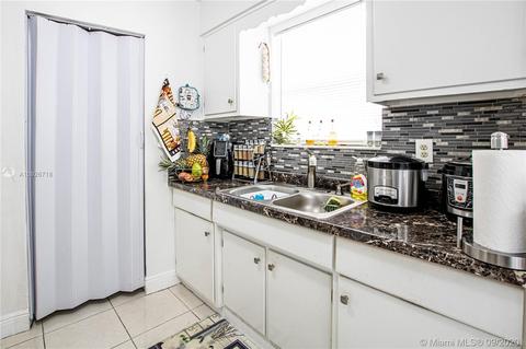 752 SE 8th Pl, Hialeah, FL 33010 photo 10