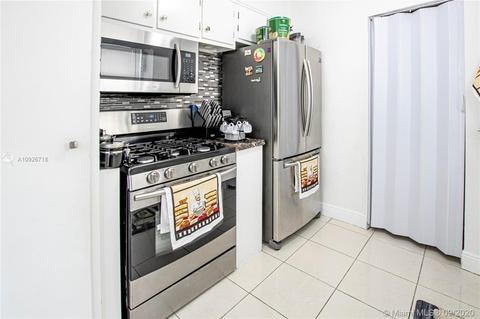 752 SE 8th Pl, Hialeah, FL 33010 photo 9