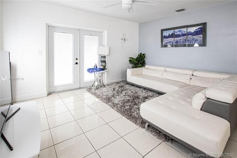 752 SE 8th Pl, Hialeah, FL 33010 photo 2