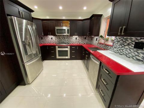 646 E 40th St, Hialeah, FL 33013 photo 2