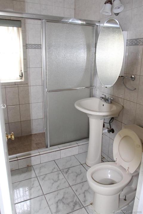 1010 E 6th Ct, Hialeah, FL 33010 photo 16