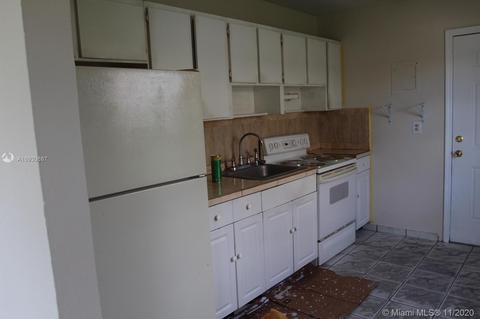 1010 E 6th Ct, Hialeah, FL 33010 photo 11