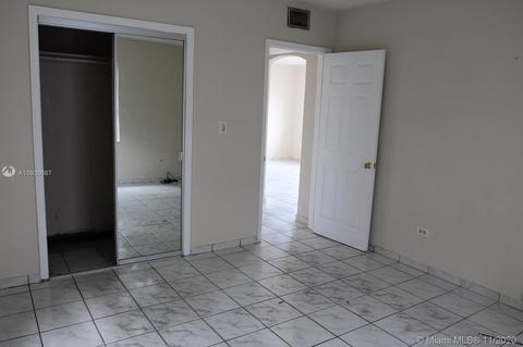 1010 E 6th Ct, Hialeah, FL 33010 photo 13