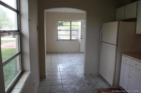 1010 E 6th Ct, Hialeah, FL 33010 photo 12