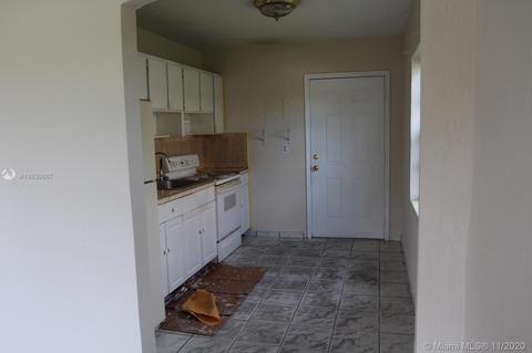 1010 E 6th Ct, Hialeah, FL 33010 photo 10
