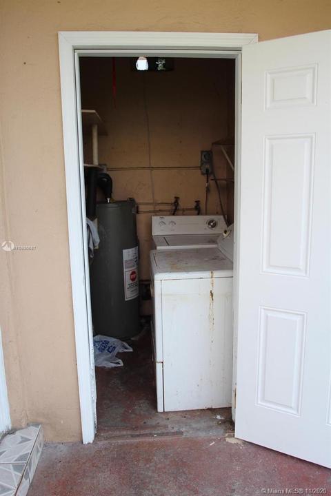 1010 E 6th Ct, Hialeah, FL 33010 photo 25