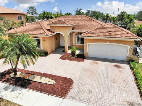 16343 NW 77th Path, Miami Lakes, FL 33016 photo 2