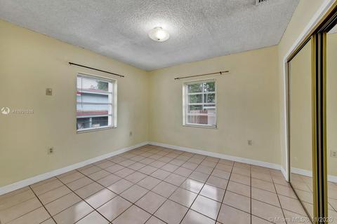 582 E 15th St, Hialeah, FL 33010 photo 6
