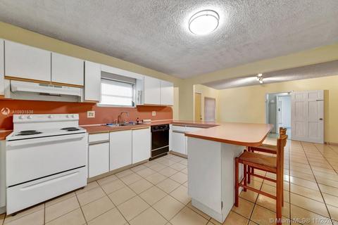 582 E 15th St, Hialeah, FL 33010 photo 9