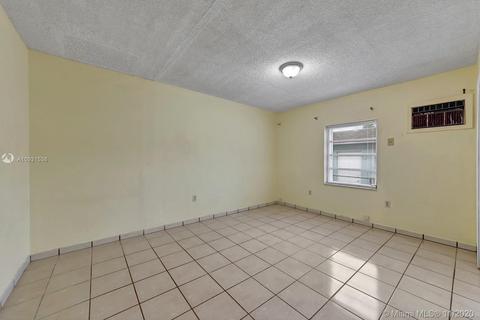 582 E 15th St, Hialeah, FL 33010 photo 8