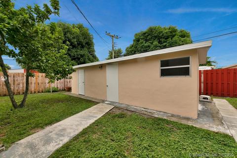 582 E 15th St, Hialeah, FL 33010 photo 13