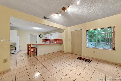 582 E 15th St, Hialeah, FL 33010 photo 10
