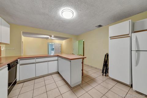 582 E 15th St, Hialeah, FL 33010 photo 16