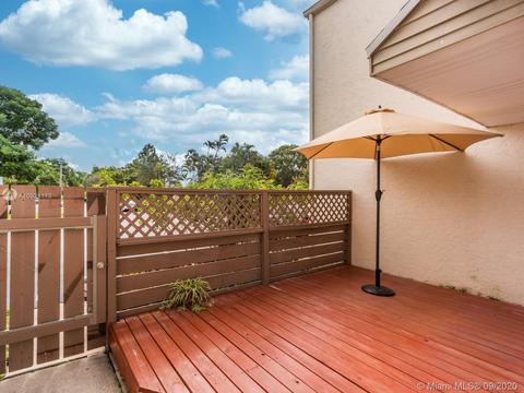 204 E Hemingway Cir, Margate, FL 33063 photo 4