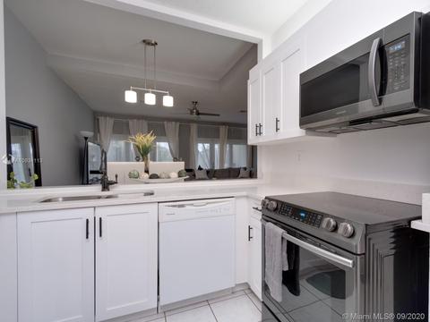 204 E Hemingway Cir, Margate, FL 33063 photo 11